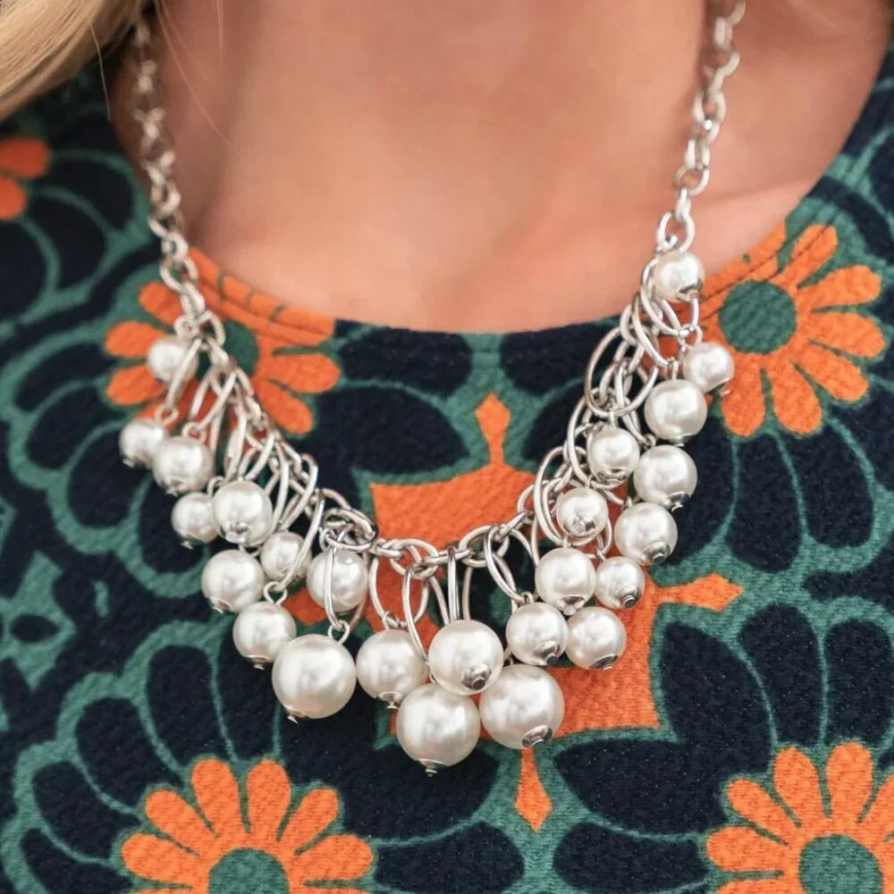 Paparazzi Jewelry Accessories - Powerhouse Pose - White Necklace - Vintage
